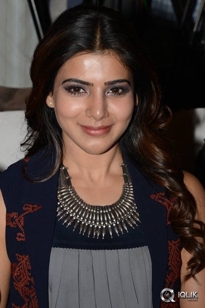 Samantha-at-Nava-Manmadhudu-Movie-Press-Meet